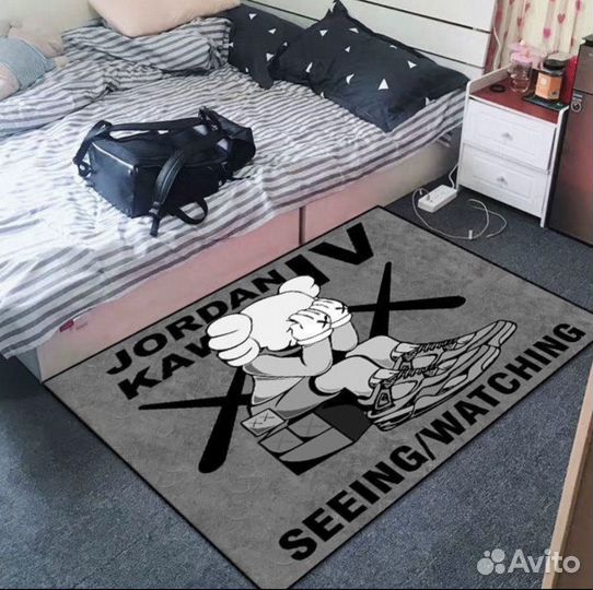 Стильный ковер kaws