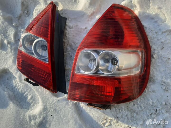 Фонарь стоп-сигнал Honda Fit GD1 GD2 GD3 2002 2004