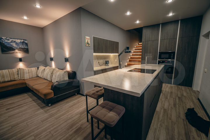 Коттедж 300 м² на участке 7 сот.