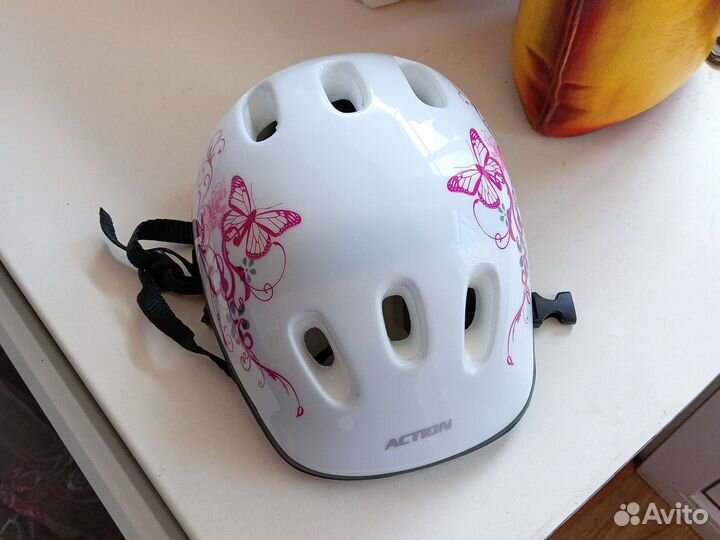 Продам роликовые коньки с защитой