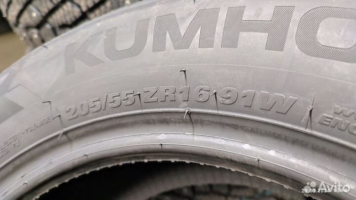 Kumho Ecsta HS52 215/45 R17 91W