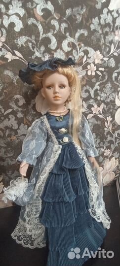 Кукла фарфор