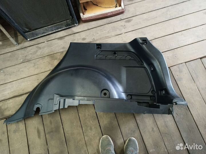 Обшивка багажника правая toyota rav 4