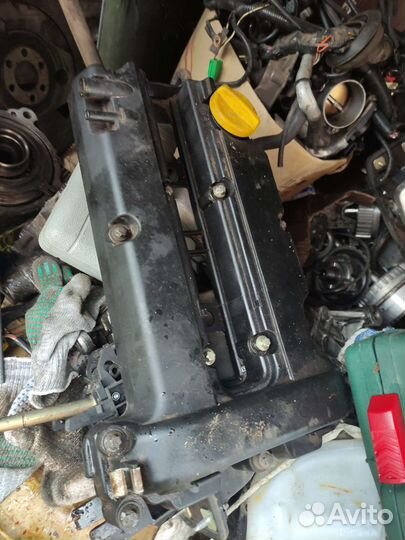 Крышка клапанная Z12xe