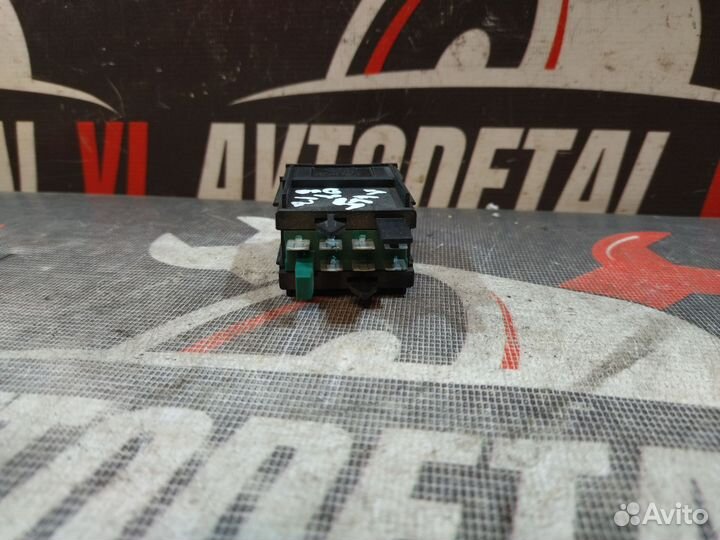 Кнопка обогрева сидений Volkswagen jetta 4