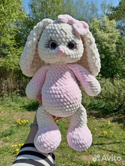Плюшевые вязаные игрушки зайки ручной работы