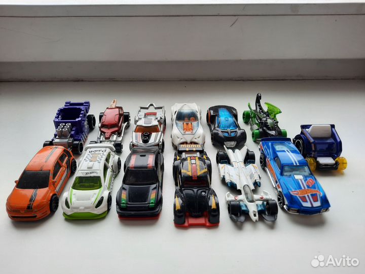 Hot wheels по 100