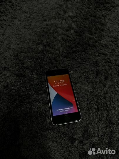 iPhone SE, 32 ГБ