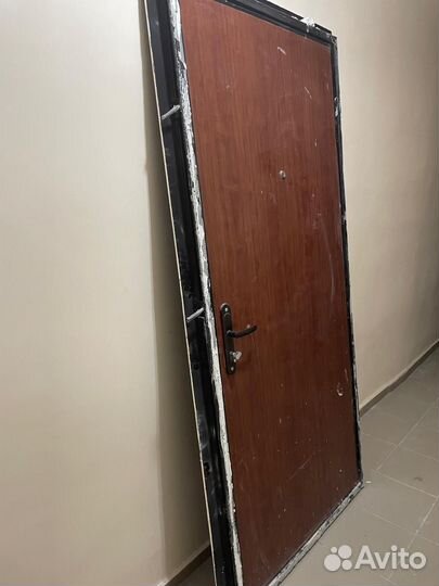 Дверь входная металлическая от застройщика. 95х205