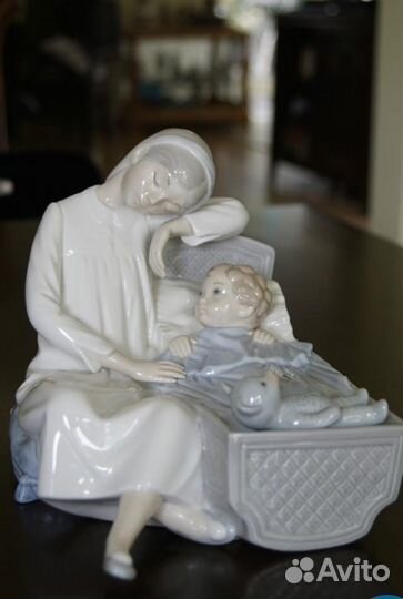 Фарфоровая статуэтка NAO (Испания)