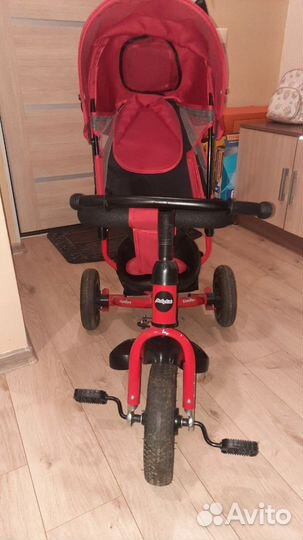 Детский трехколесный велосипед с ручкой