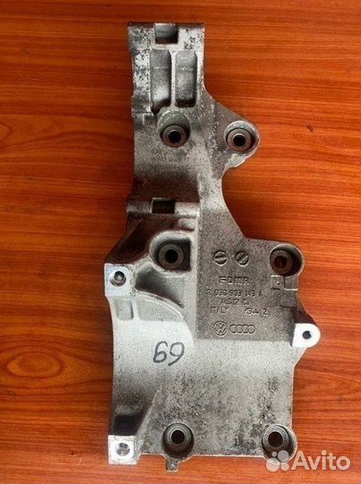 Кронштейн генератора Vw Touran вкс 2004