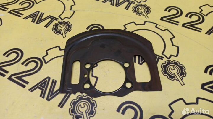 Щиток тормозного механизма передний левый Nissan