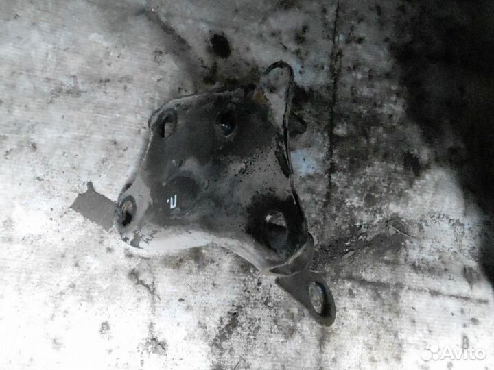 Кронштейн задней балки правый LADA Largus 2012