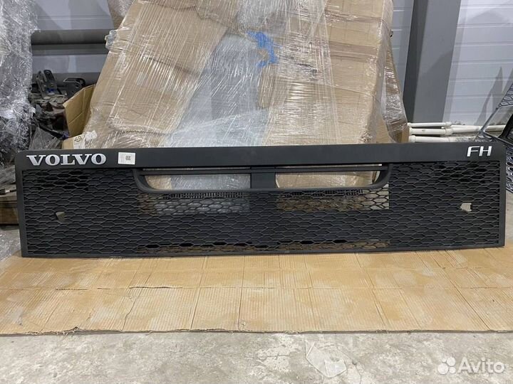 Решетка капота Volvo FH4 84033228