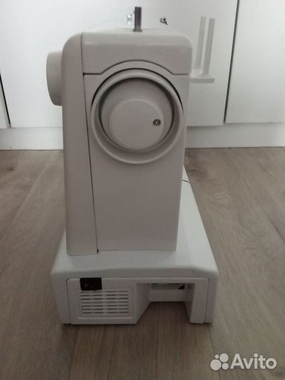 Электрическая швейная машина