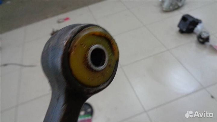 Рычаг передний поперечный нижний Daihatsu Storia