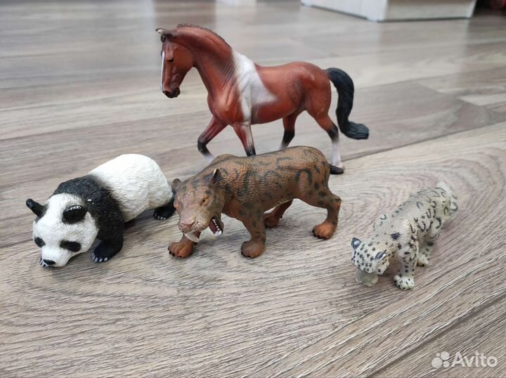Фигурки животных коллекционные