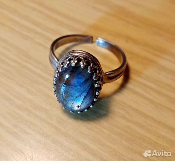 Серебряное кольцо с лабрадоритом