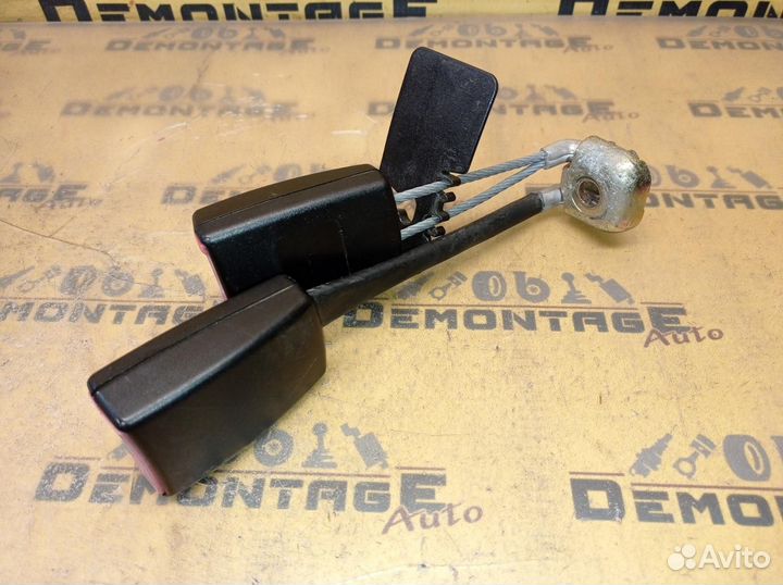 Ответная часть ремня безопасности задняя Passat B5