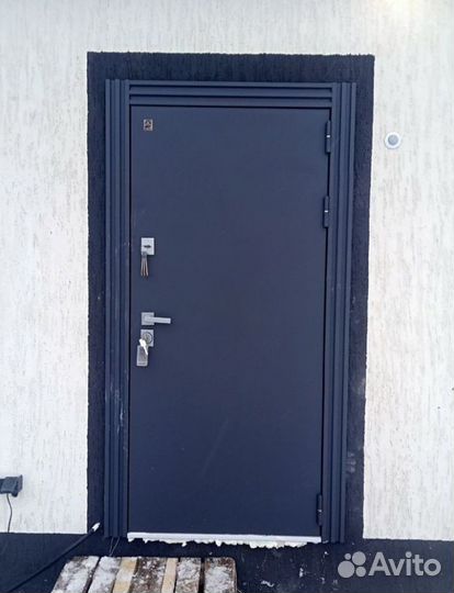 Входная дверь уличная