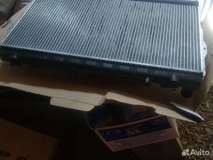 Радиатор охлаждения Luzar LRC huel00100