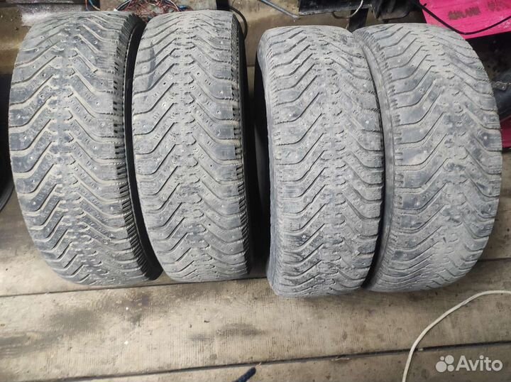 Goodyear UltraGrip 500 195/65 R15 92T