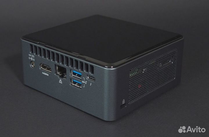 Неттоп Intel NUC 8i5beh2 и монитор 4K