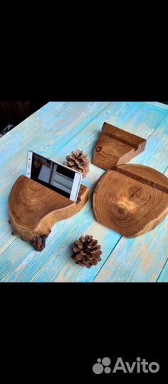 Подставка для телефона из спила дерева