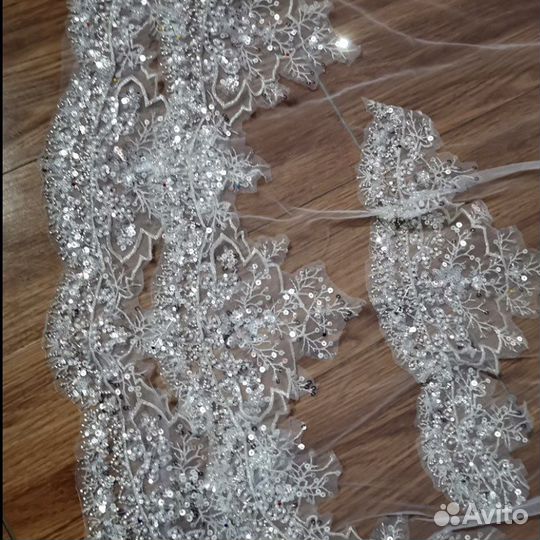 Свадебная фата расшита бисером