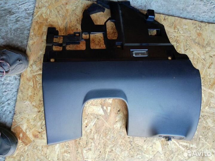 Накладка на торпедо передняя левая Audi A8 D4 long