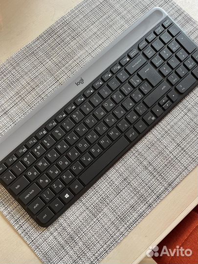 Комплект беспроводная мышь и клавиатура logitech