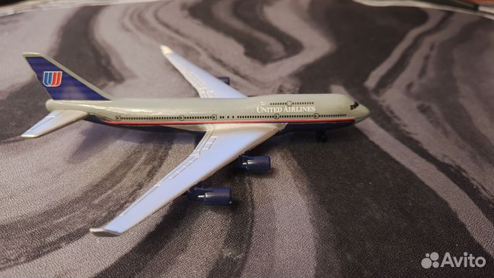 Модели самолётов и вертолета