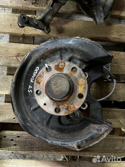 Кулак задний левый правый Skoda Octavia A5