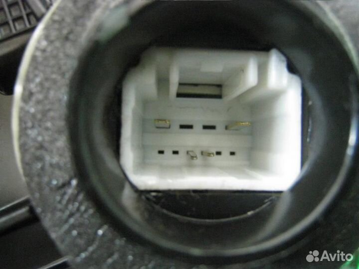 Замок двери передней правой Toyota Verso R2 2015