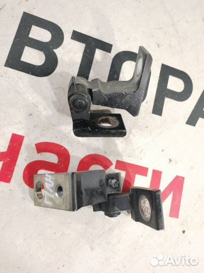 Петля двери передняя левая Porsche Cayenne 958 3.6