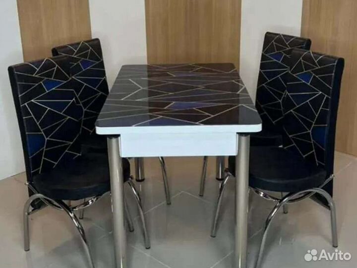 Стол. За стулья