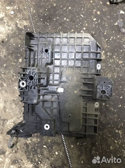 Площадка акб на Hyundai Solaris 2