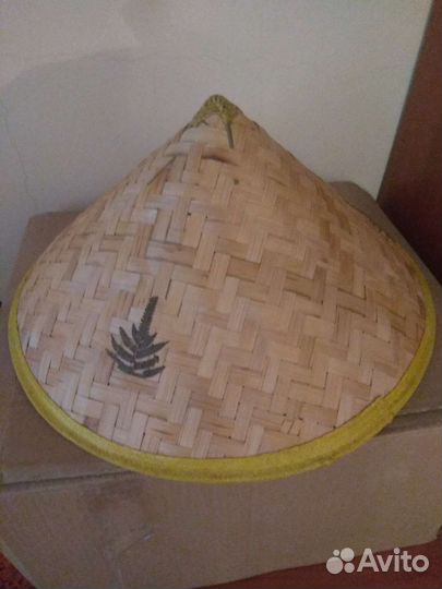 Азиатская плетёная шляпа