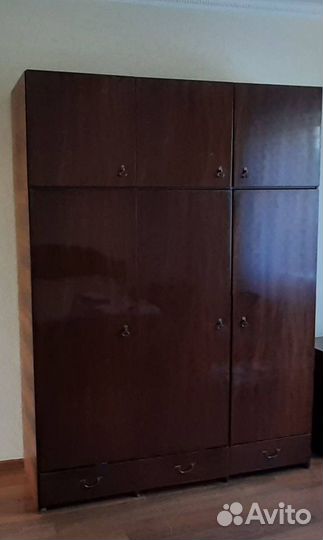 Шкаф