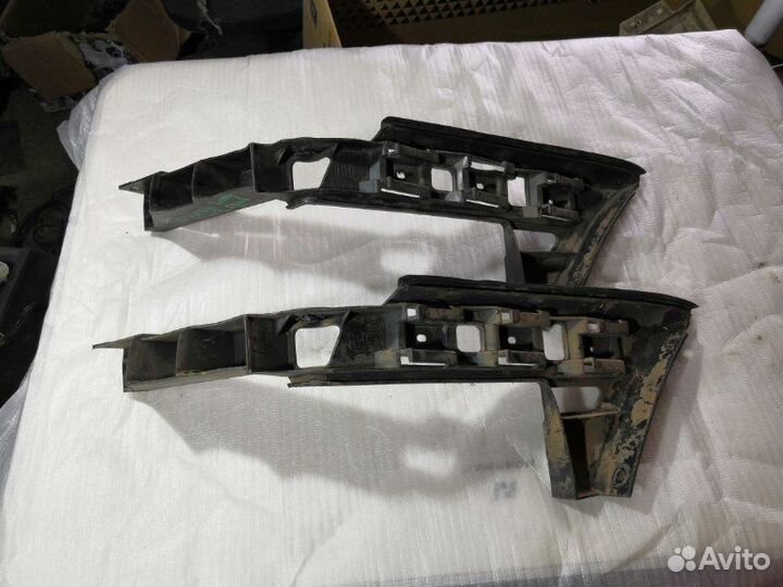 Крепление бампера заднее Volkswagen Touran 1 2004