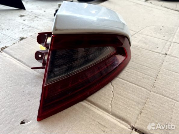 Фонарь задний kia stinger правый внешний