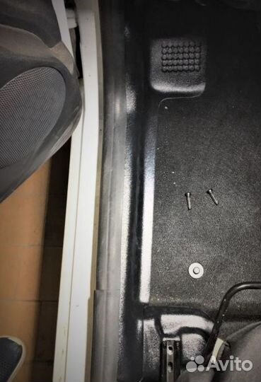 Передние накладки ковролина Лада Ларгус с подпяточ