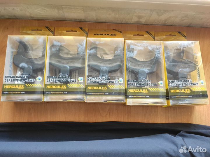 Настенные стойки под гитары