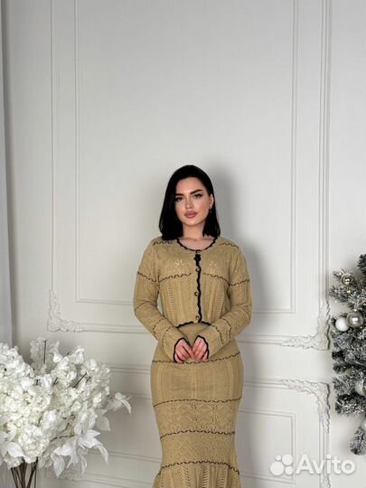 Костюм с юбкой женский