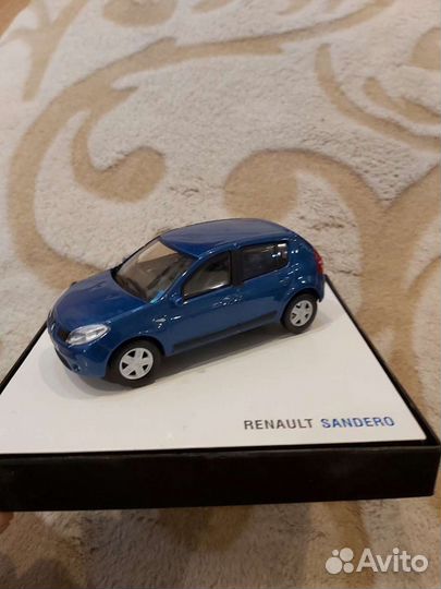 Игрушка renault sandero