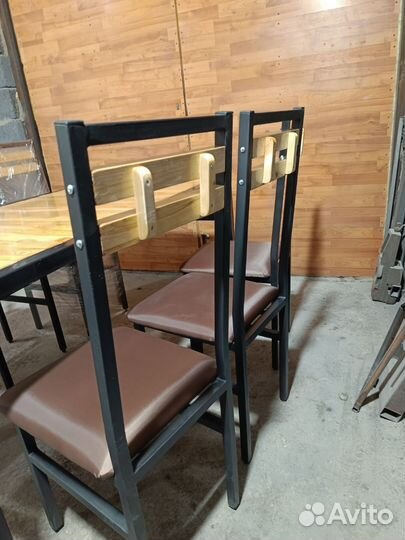 Стол и стулья для сада