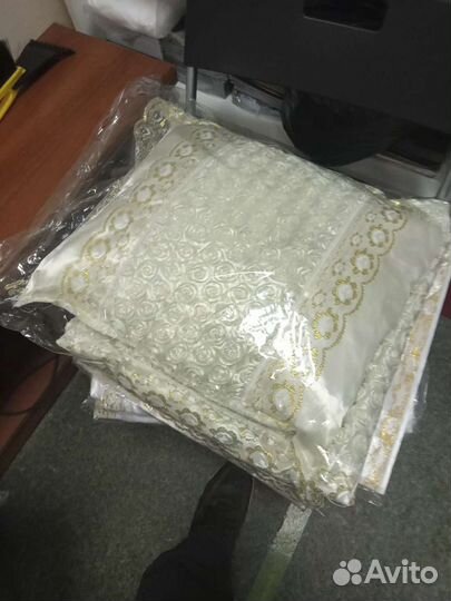 Ритуальный агент, гробы, кресты, венки, таблички