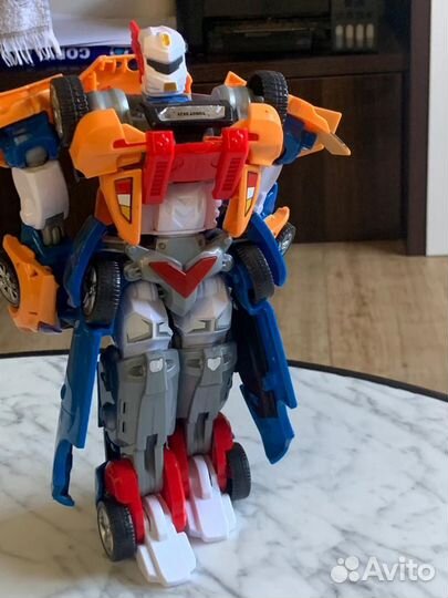 Тобот Титан