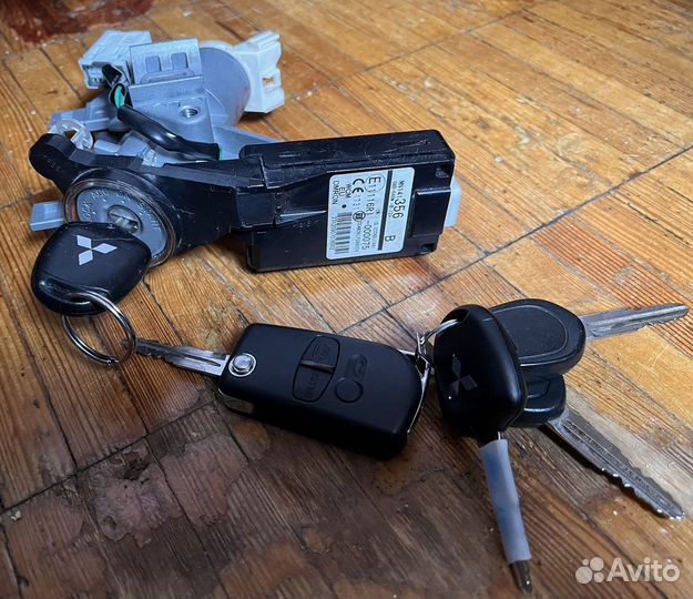 Замок зажигания с ключами Mitsubishi